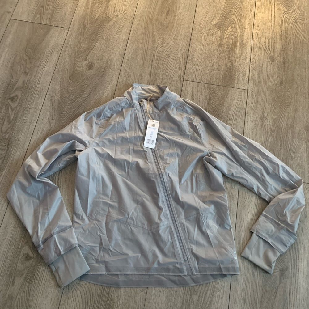 Hoka woman’s performance shield jacket size M